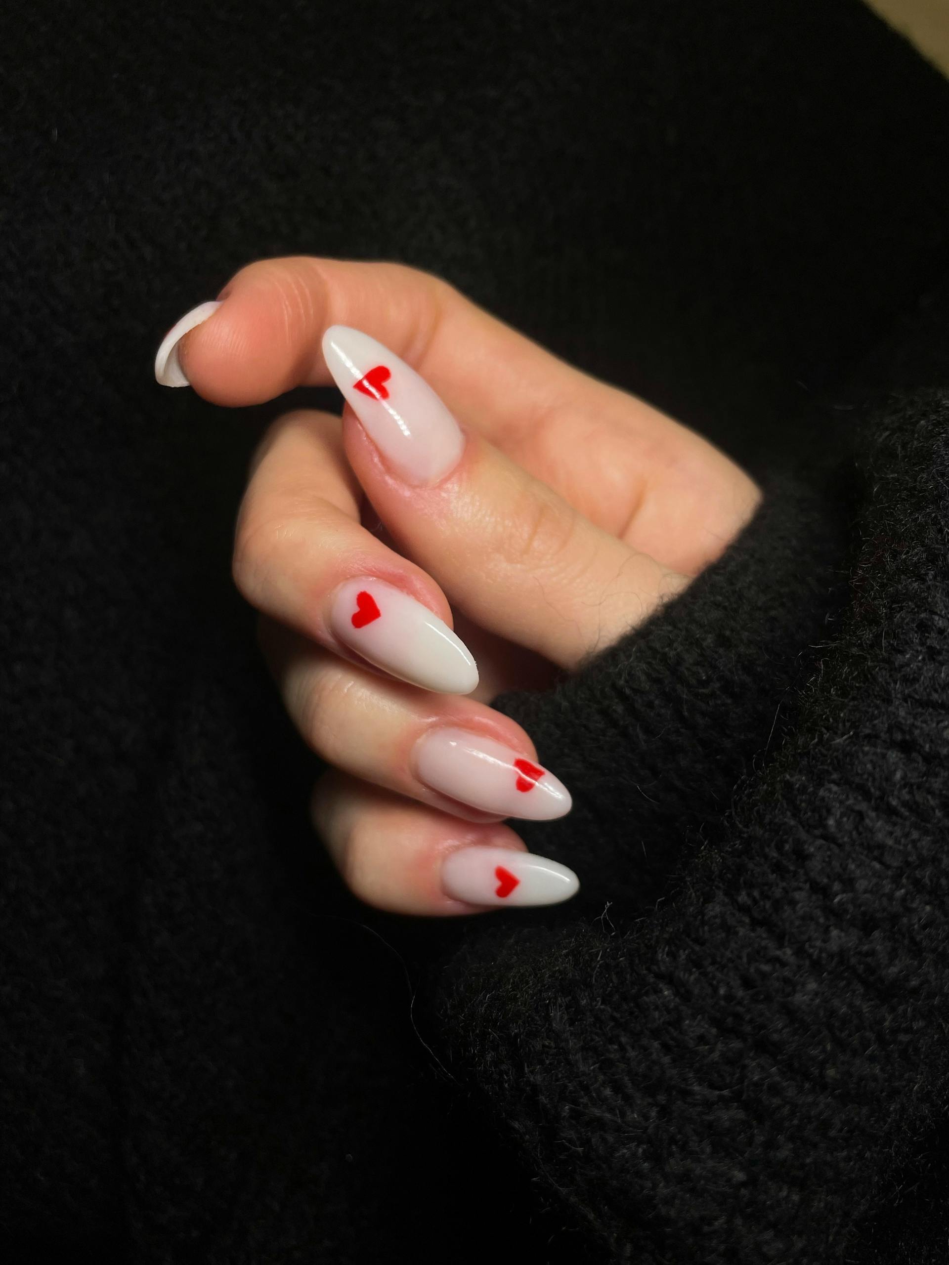 Elegant Natural Nail Designs for a Chic Look