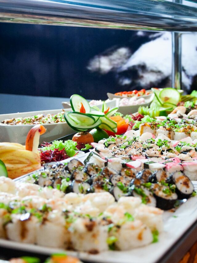 10 Items Chefs Avoid at Buffets